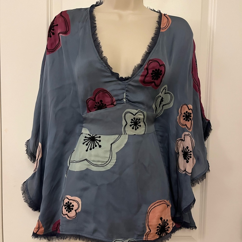 Chic Floral V-Neck Blouse in Blue and Pink